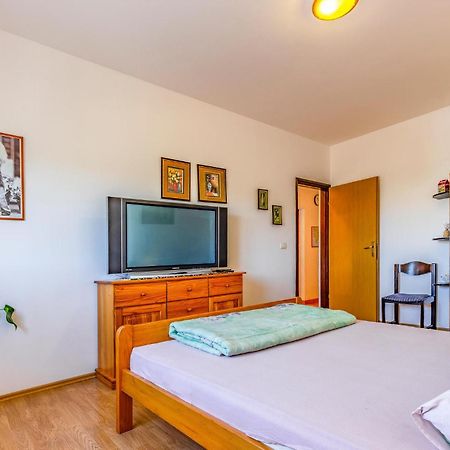Gorgeous Apartment In Pula With Kitchen Ngoại thất bức ảnh